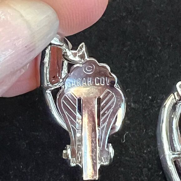 Lovely Sarah Coventry Openwork Swirl Design Clip-On Earrings - Picture 4 of 4